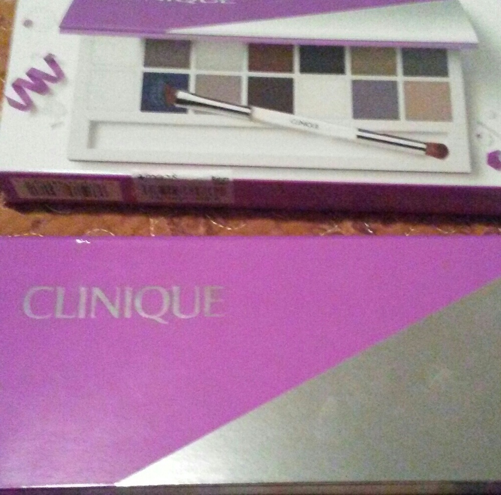 BNIB ALL ABOUT SHADOWS CLINIQUE PALETTE